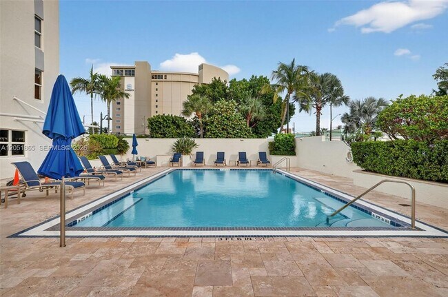 Building Photo - 3000 E Sunrise Blvd