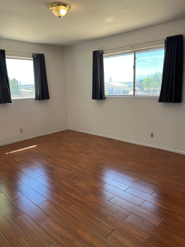 Building Photo - 2 bedroom 2 bathroom House In Apple Valley, Ca