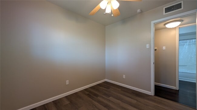 Building Photo - 303 Eggering Dr