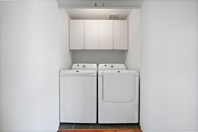 Building Photo - 105 Willard St