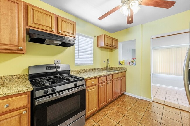 Building Photo - 5557 S Kildare Ave