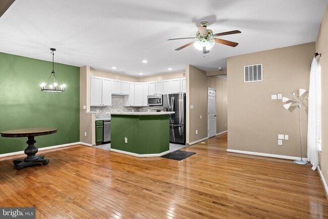 Building Photo - 81 Sassafras Dr