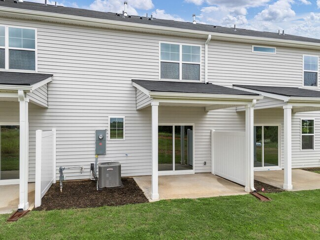 Building Photo - Modern Comfort Meets Southern Charm – New ...