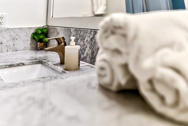 Building Photo - 5227 Nett St