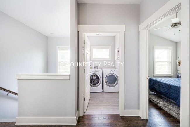 Building Photo - 606B Eastboro Dr