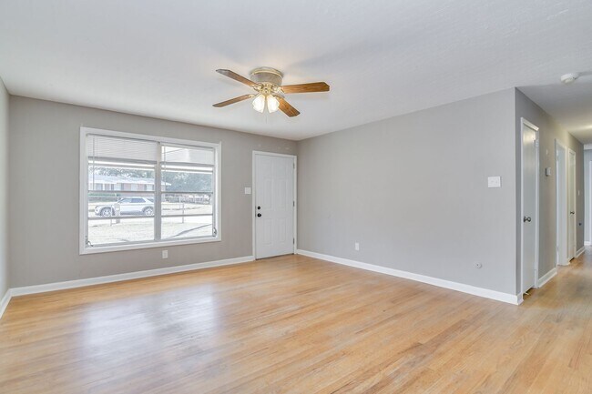 Building Photo - 4 Bedroom 1.5 Bathroom Home in Augusta