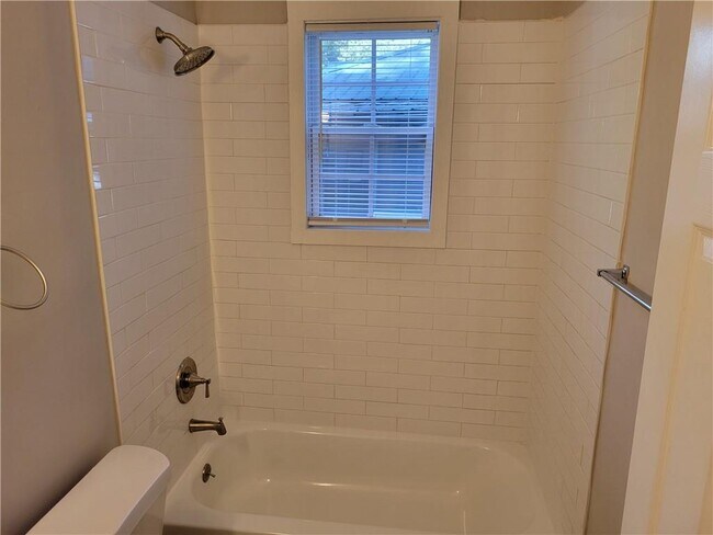 Building Photo - 1223 Campbellton Pl SW