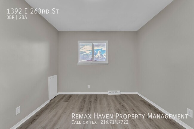 Building Photo - 1392 E 263rd St