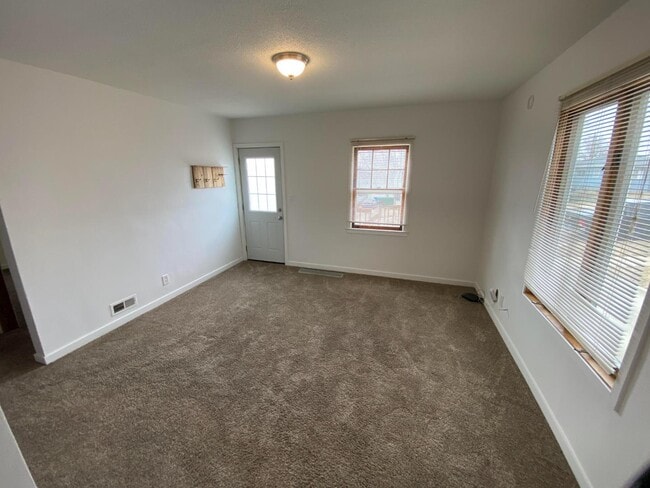 Building Photo - 404 S Wayland Ave