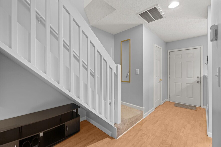 Building Photo - 2210 Cigar Ct