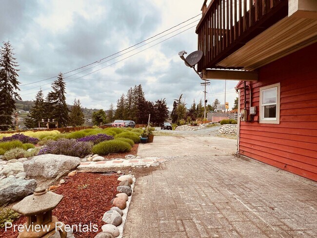 Building Photo - 2 br, 1 bath House - 23871 N. Westview Rd