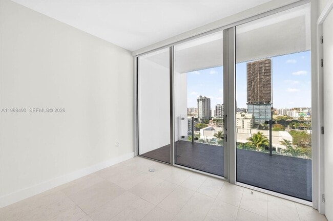 Building Photo - 700 NE 26th Terrace