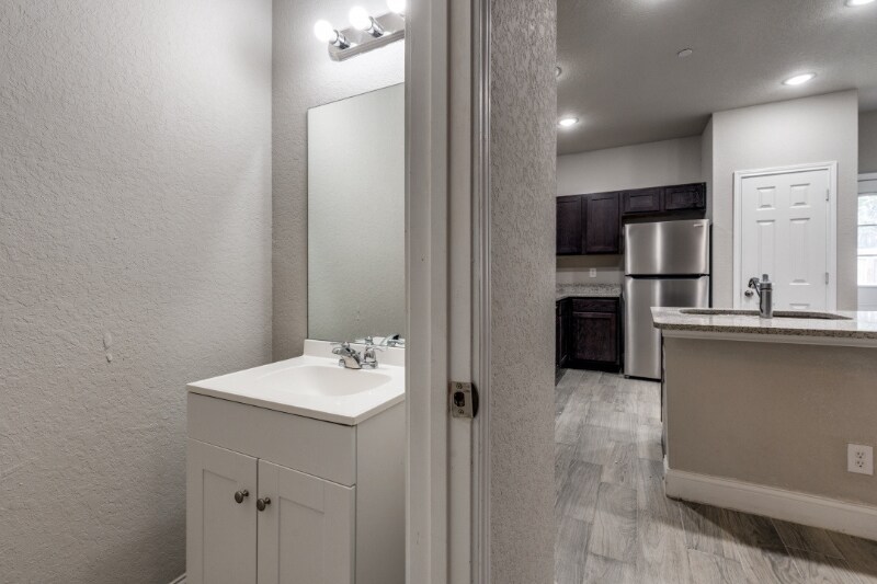 Building Photo - 7813 Savannah Brooks