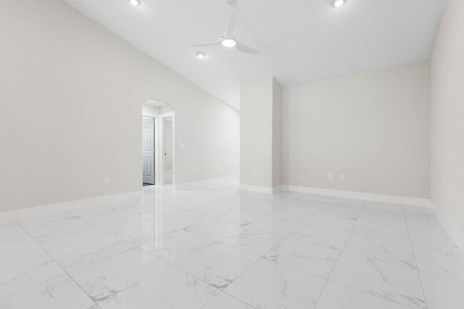 Building Photo - 12 Lloret Pl