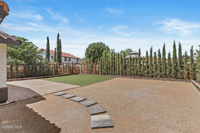 Building Photo - 3121 Tierra Paola Ln