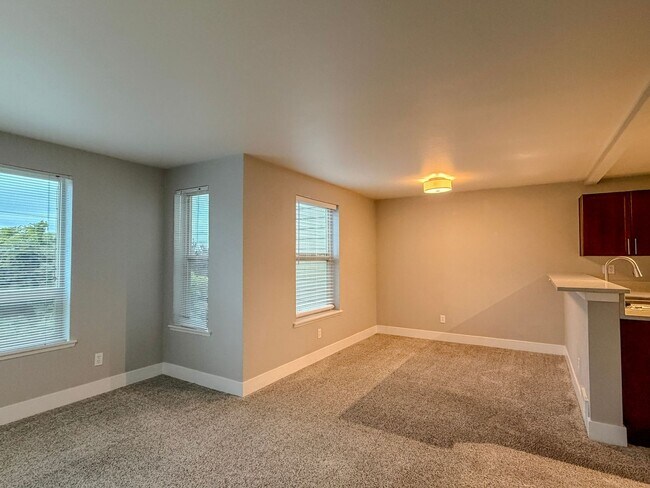Building Photo - Gorgeous 2bd/2bth Lower Queen Anne Condo, $2,850/mo.