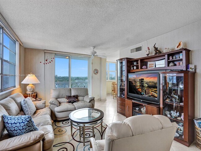 Primary Photo - 3113 S Ocean Dr