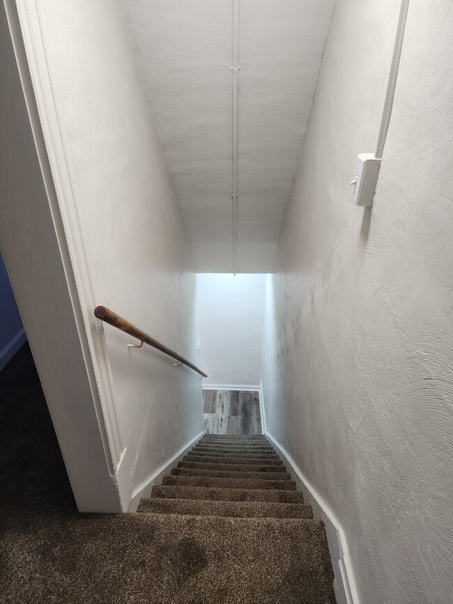 Stairs - 655 Margaret St