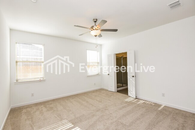 Building Photo - 209 Pine St