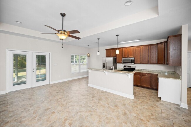 Building Photo - AVAILBALE NOW!