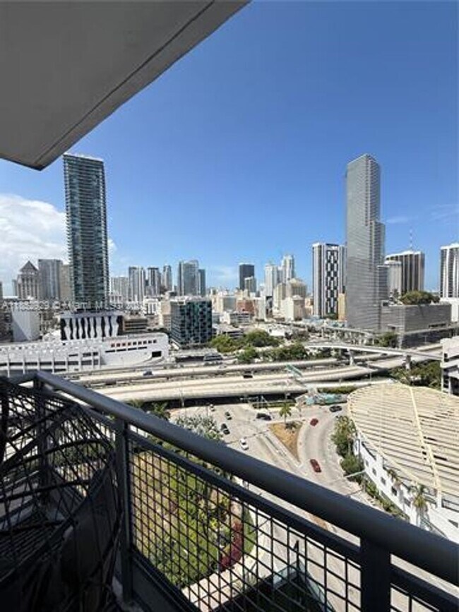 Building Photo - 350 S Miami Ave