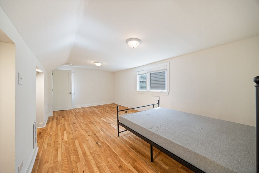 Building Photo - 1012 Garnett Pl