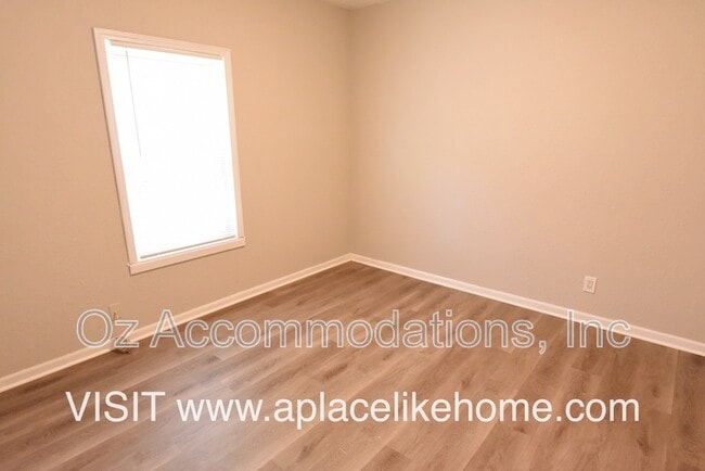 Building Photo - 1024 9th Ave