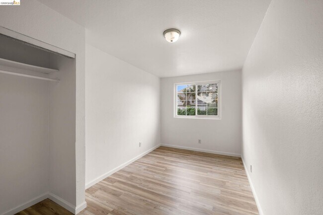 Building Photo - 400 Bissell Ave