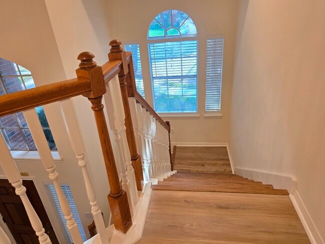 Building Photo - 1611 Monvale Ln