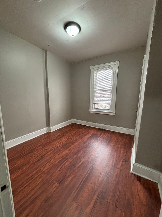 Building Photo - Spacious 3-Bedroom Single-Family Home in Kensington – Available Now