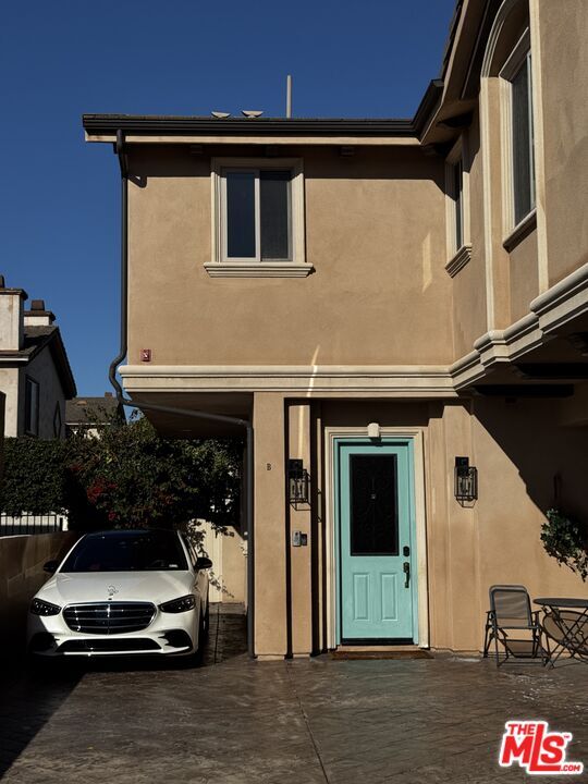 Building Photo - 2005 Robinson St