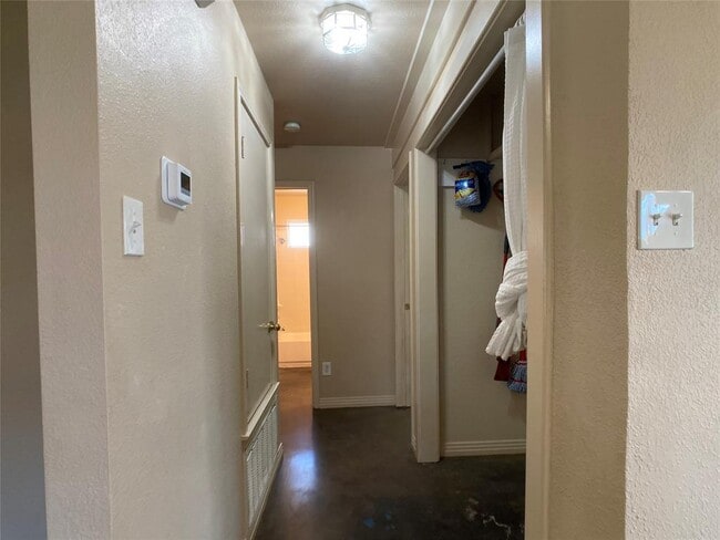 Building Photo - 1009 Grey Castle Dr