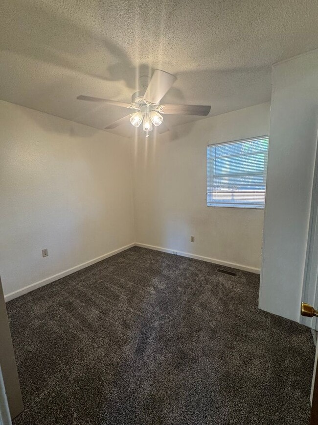 Building Photo - 345 W 200 S