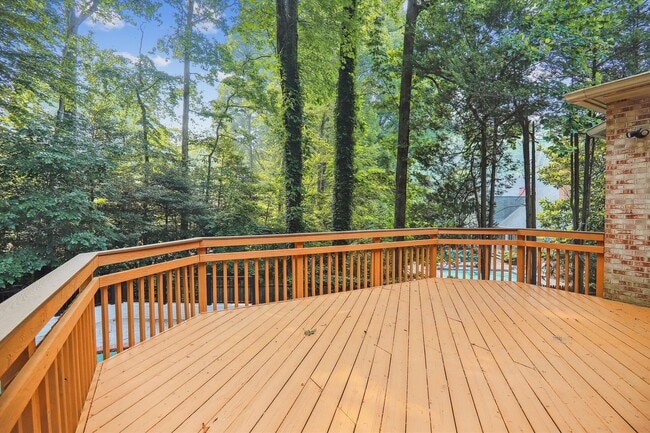 Building Photo - 5 BR 4.5 BA home with inground heated pool and extensive hardscape!