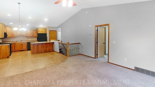 Building Photo - 3 BD, 2.5 BA TOWNHOME, DOUBLE ATTACHED GARAGE, PET FRIENDLY, WALK OUT DECK, LOTS OF SPACE!