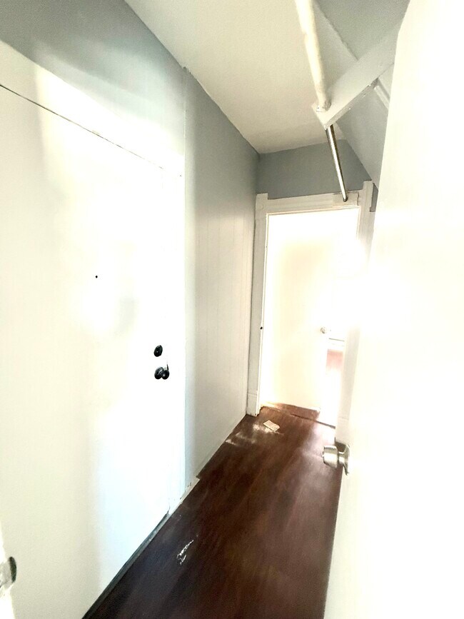 Building Photo - 909 Oak St