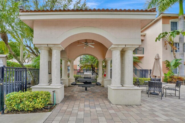 Building Photo - 2005 SE 10th Ave