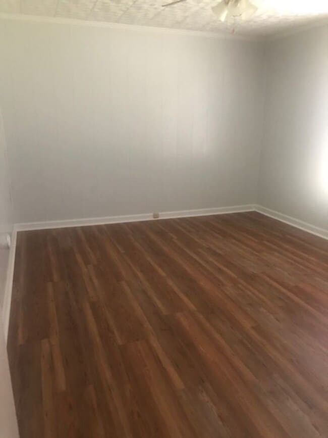 Building Photo - 2 Bedroom 1 Bath House