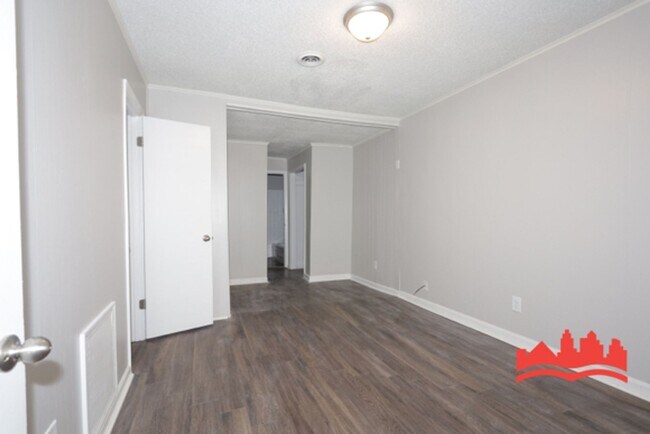 Building Photo - 4721 Bradford Dr