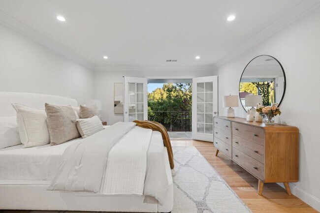 Building Photo - 243 Selby Ln