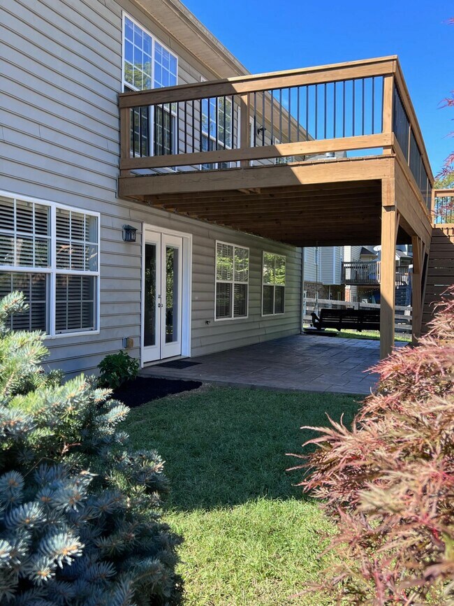 Building Photo - 212 Lakeside Dr