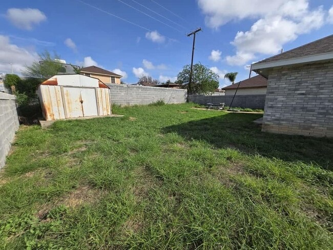 Building Photo - 802 Noel Ln