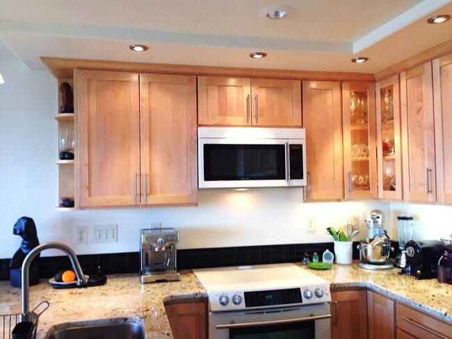Building Photo - Bayview Condo with Updated Features  - Bou...