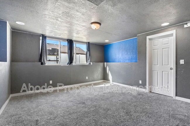 Building Photo - 2829 Avocado Ave