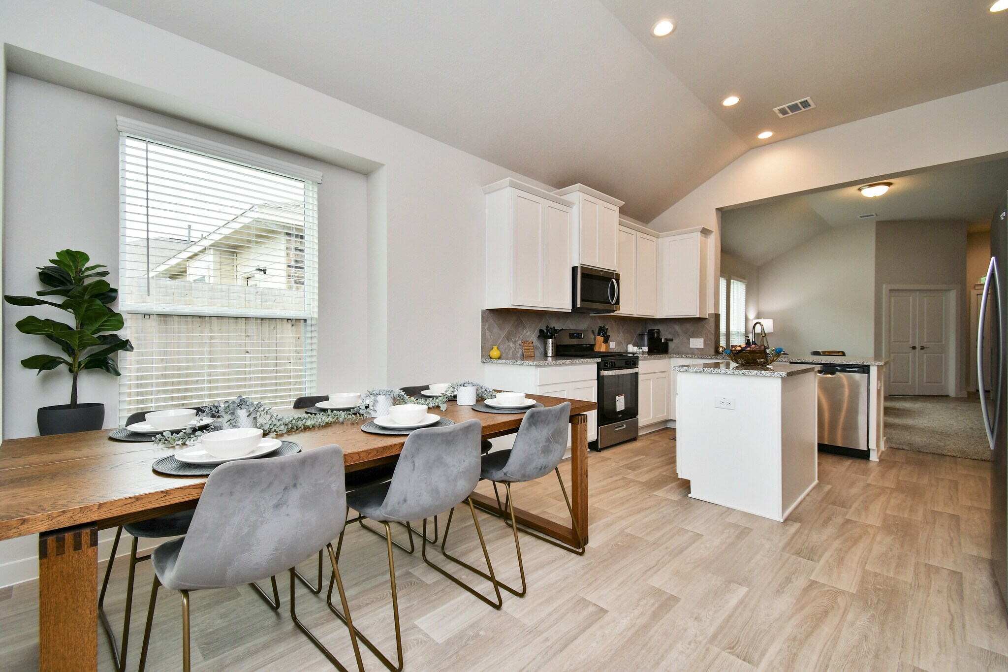Fully stocked kitchen with seating for 6 - 7847 Grand Louis Way