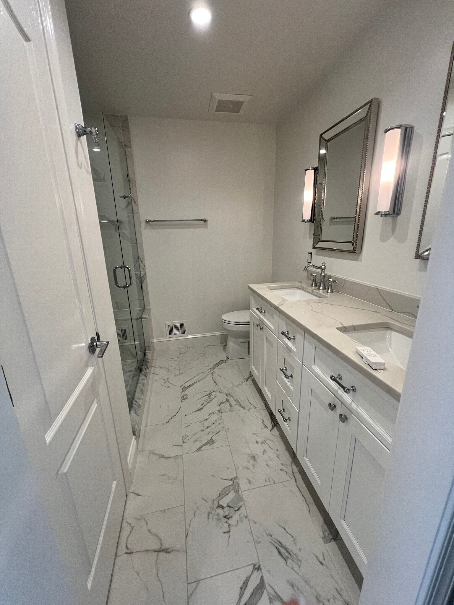 master bathroom - 1721 Kingsgate Ct