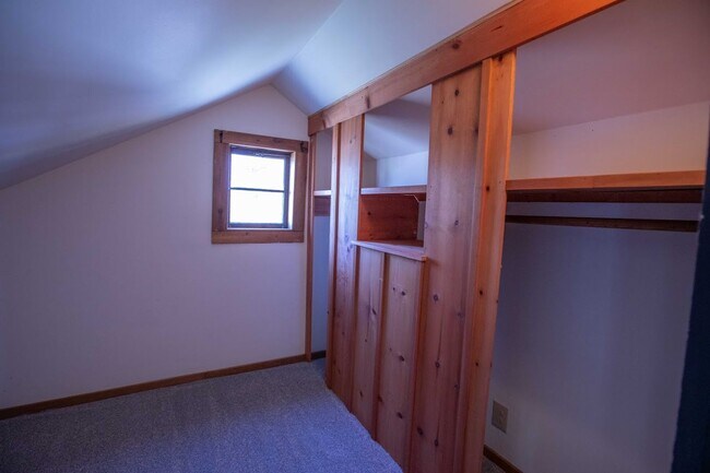 Building Photo - Gorgeous Vintage Home in Downtown Langley with Detached Guest Apartment!! Pet Friendly Too!