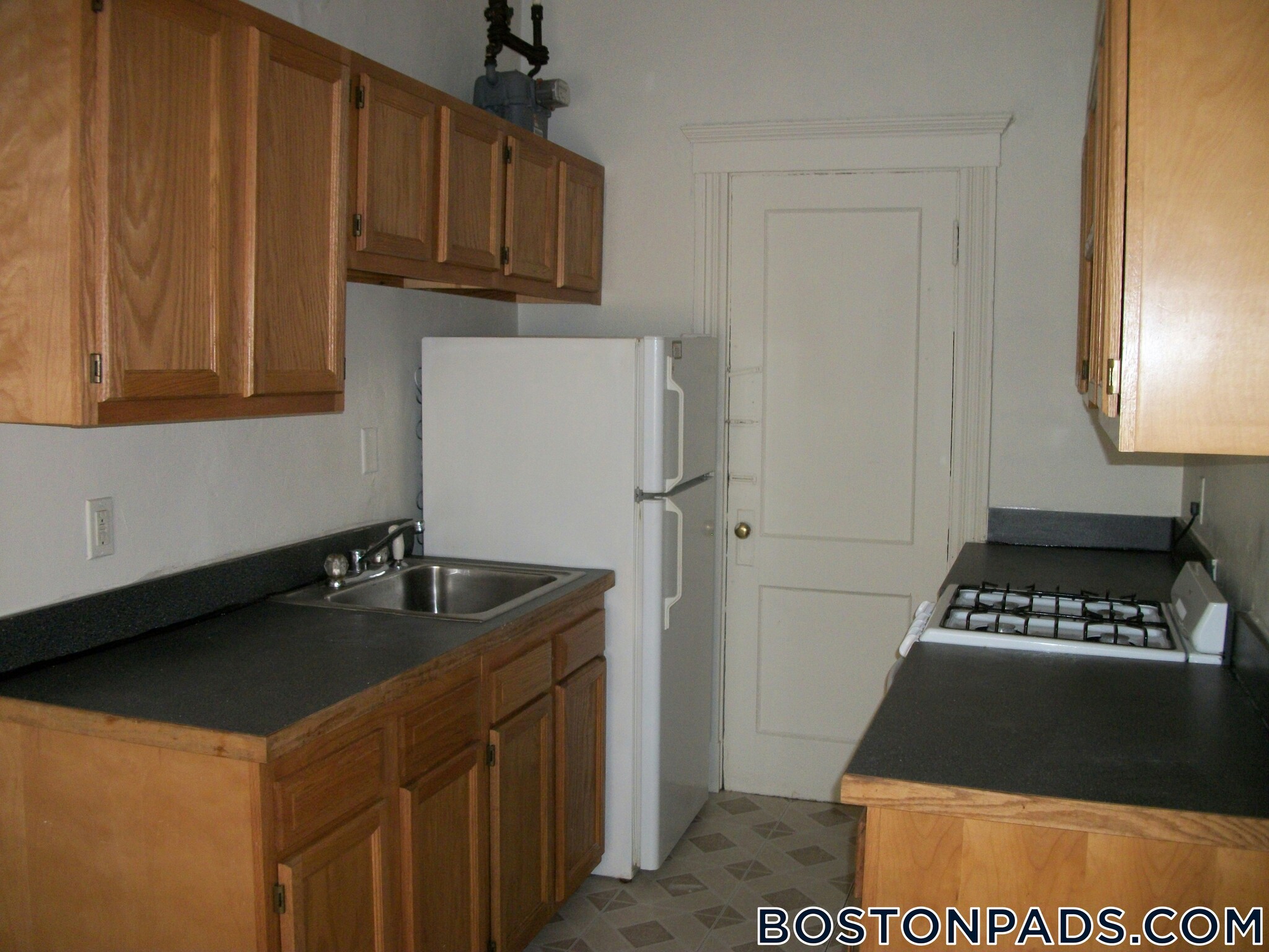 Building Photo - 231 Park Dr