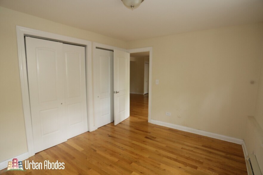 Building Photo - 456 W Barry Ave