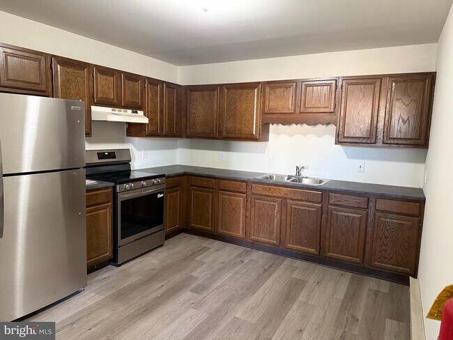 Building Photo - 21 N Main St